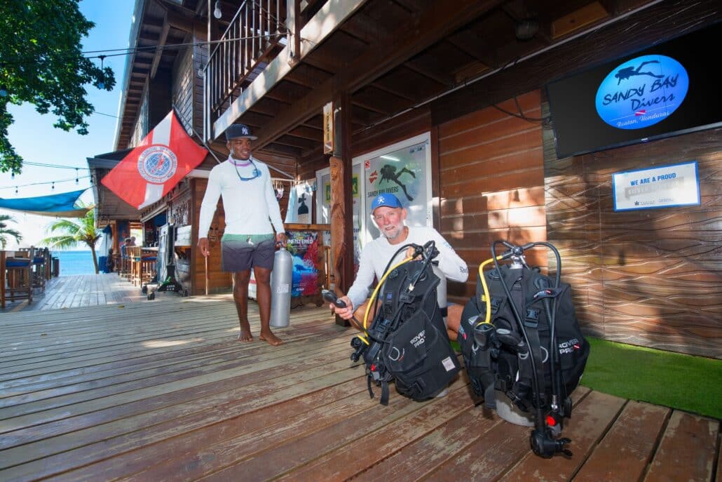 Scuba Roatan with Puerta Azul Boutique Hotel and Sandy Bay Divers