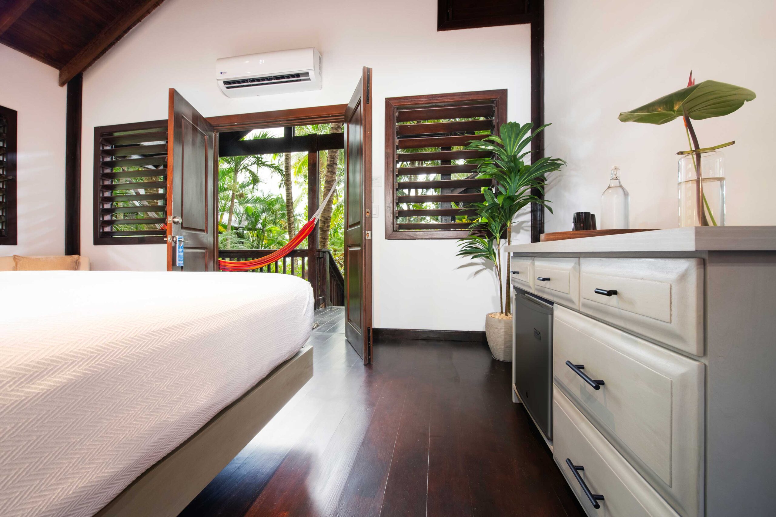 Mint Pillow Newsletter Exclusive - Puerta Azul Roatan Boutique Hotel