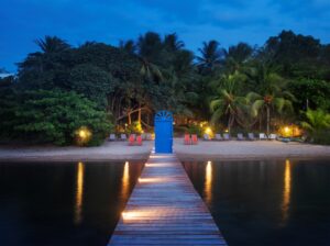 Beachfront Hotel Roatan Island - Puerta Azul Boutique Hotel