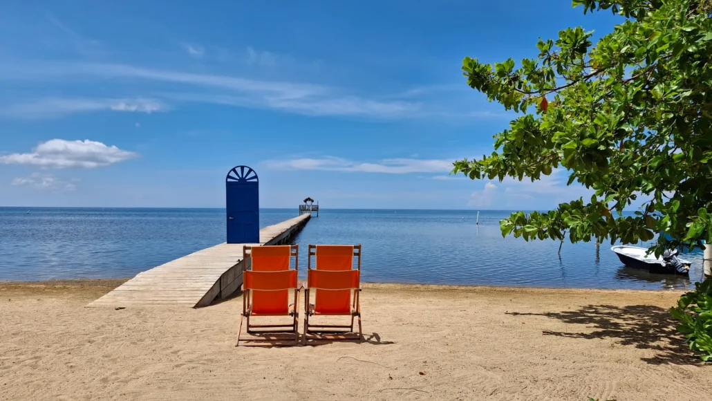 Flying To Roatan Airport - Puerta Azul Roatan Beachfront Hotel
