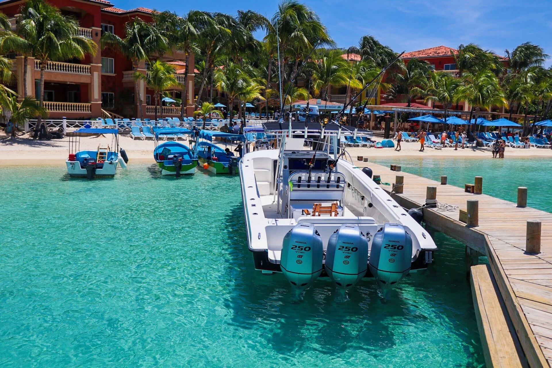 West Bay Beach Roatan Water Taxis - Puerta Azul Beachfront Hotel