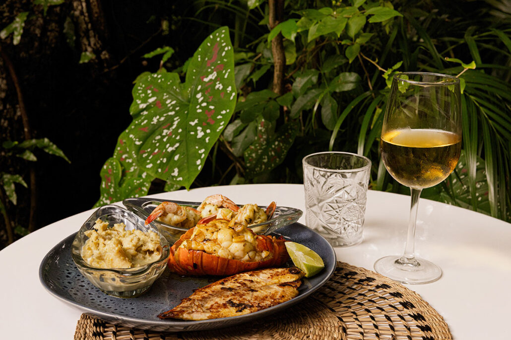 Puerta Azul Island Kitchen & Bar, Roatan, Sandy Bay